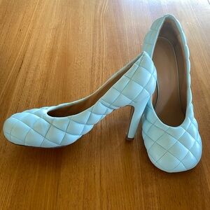 Sz 39 Bottega Veneta padded pumps in topazio (light blue)